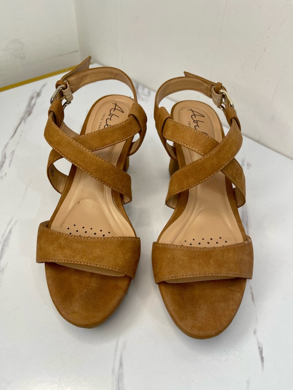 Abella Suede Crisscross Platform Block Heels Sandals in Camel Brown Size 7M - Picture 2 of 9